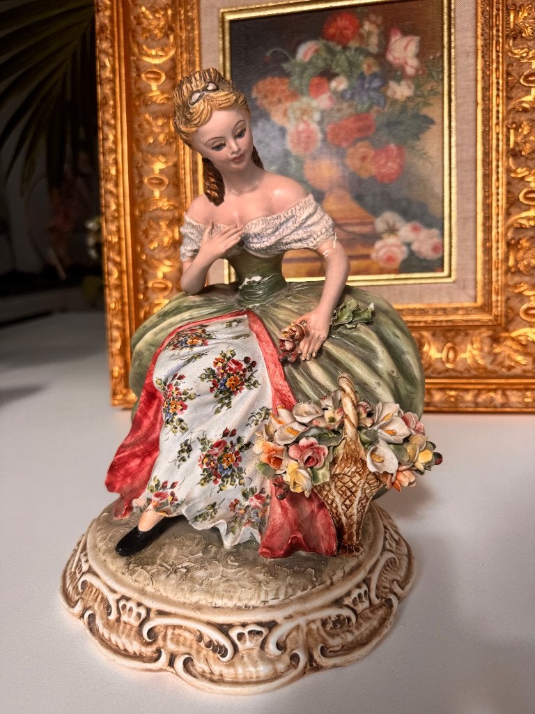 Capodimonte porseleinen beeldje – Bloemenvrouw, Ophalen
