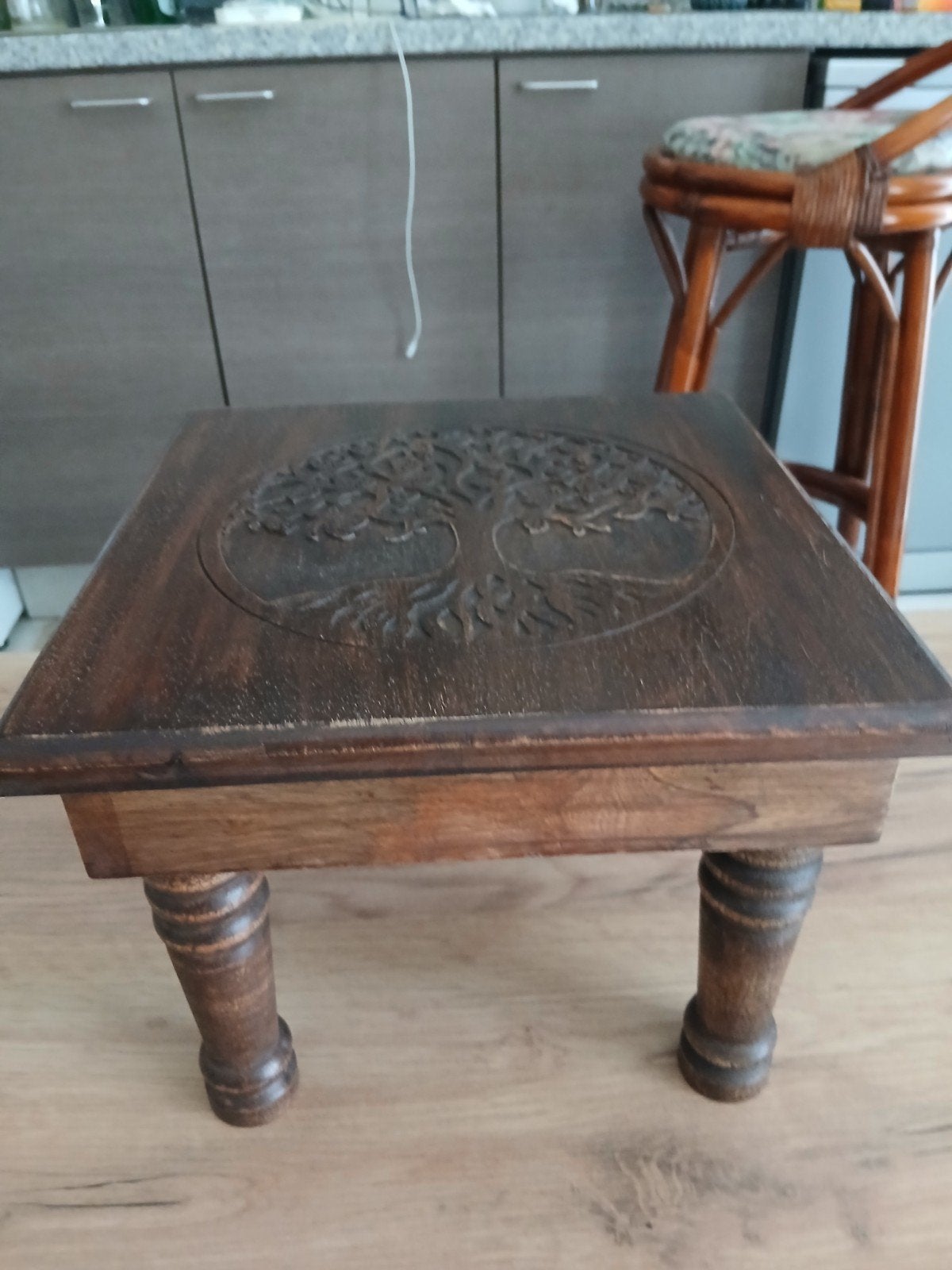 Table décorative en bois avec arbre de vie., Enlèvement