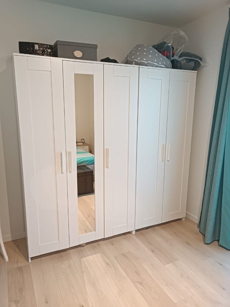 IKEA BRIMNES kledingkasten — 3 deuren met spiegel + 2 deuren, Ophalen, Zo goed als nieuw