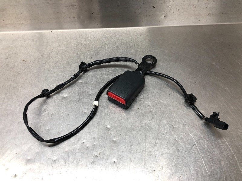 BOUCLE DE CEINTURE ARRIÈRE DROIT Eclipse Cross (GK / GL), Utilisé, Mitsubishi