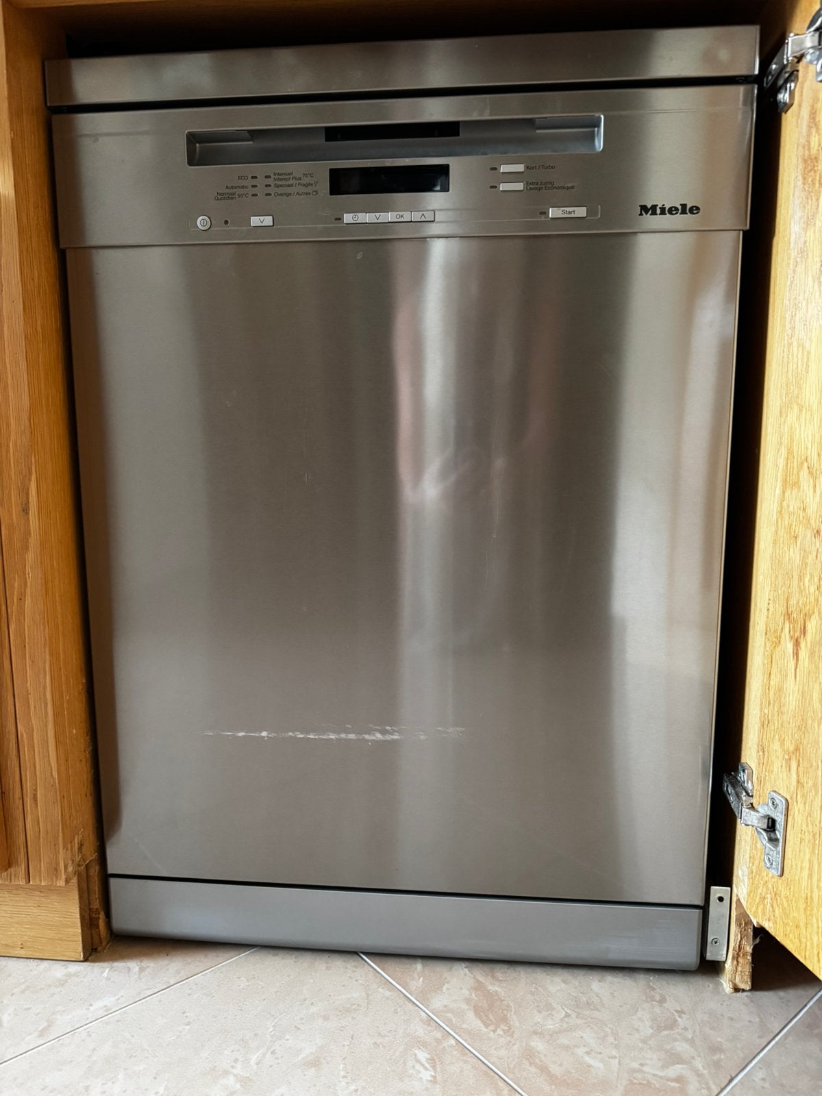 MIELE vaatwasser voor onderdelen of reparatie, Elektronische apparatuur, Ophalen, Niet werkend, Vrijstaand, 45 tot 60 cm