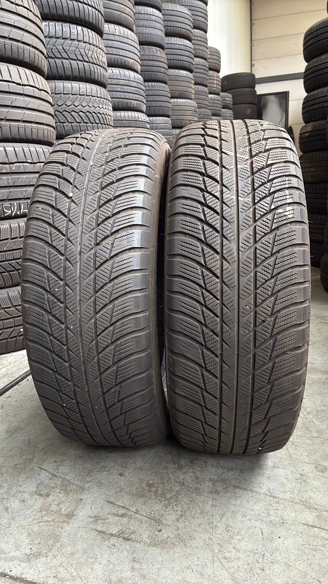 Pneus d'hiver 2056516 205/65/16 205/65R16marque Bridgestone, Enlèvement