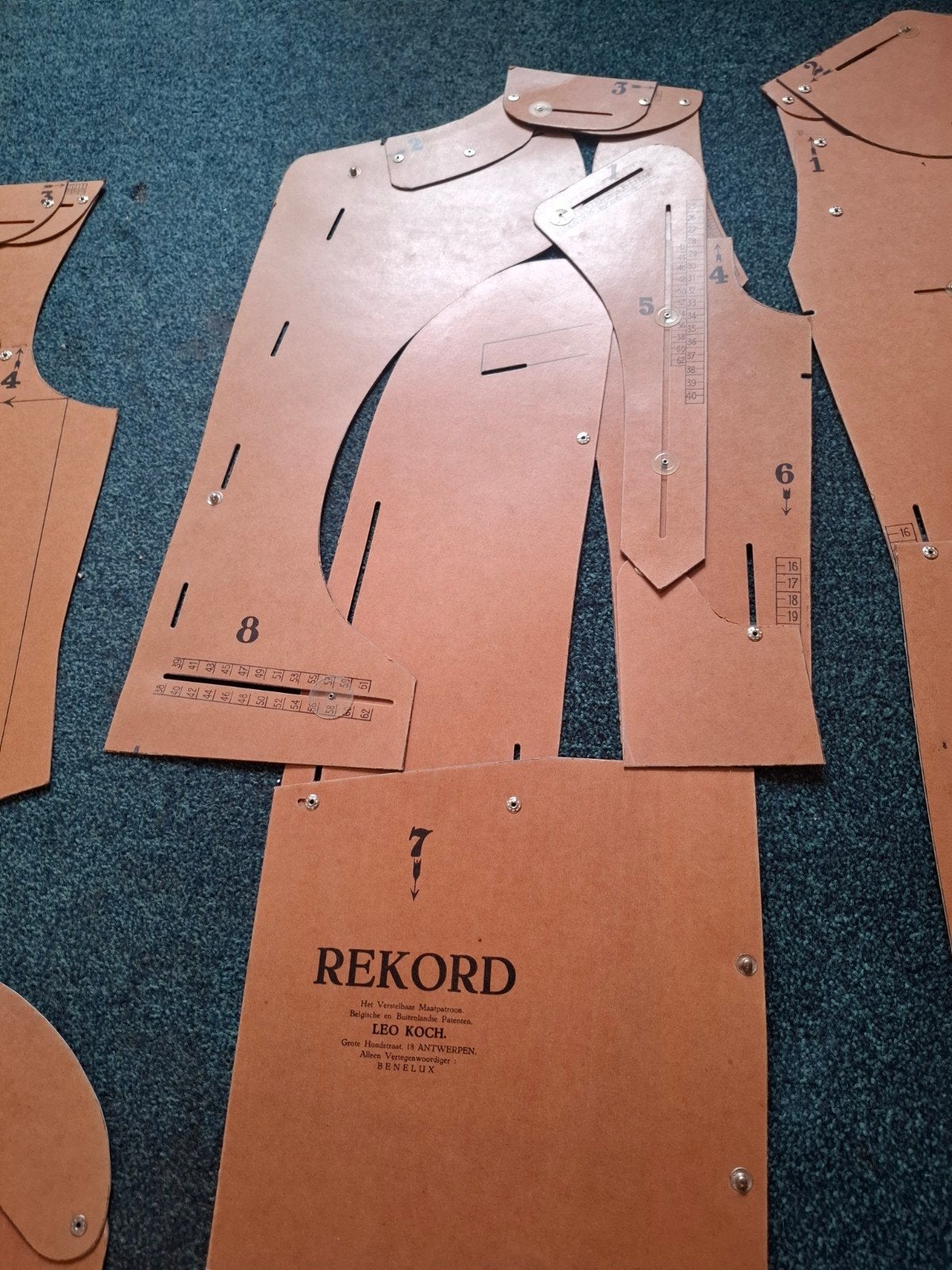 maatpatroon rekord leo koch, Ophalen of Verzenden, Zo goed als nieuw, Patroon of Boek