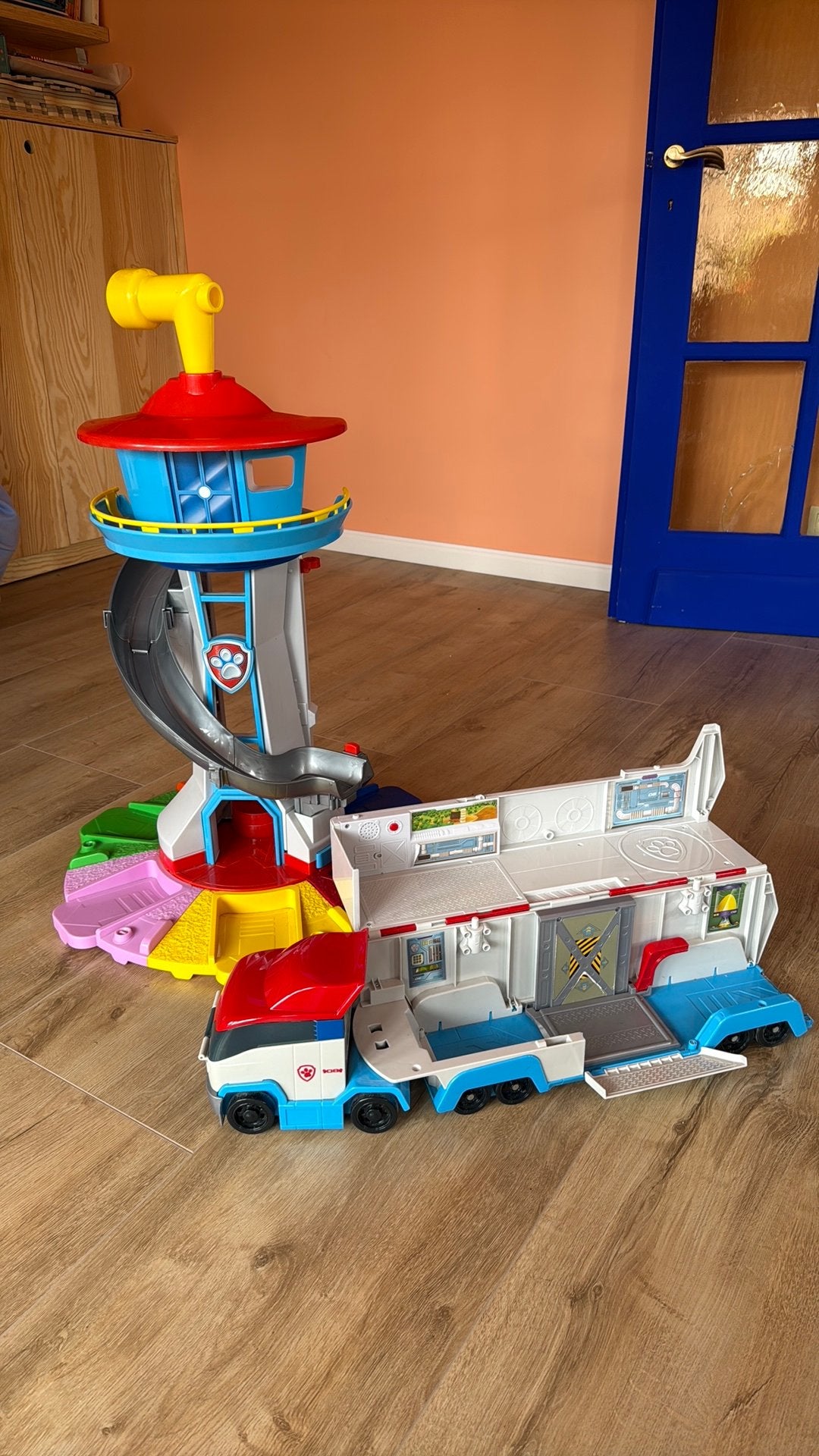 Paw Patrol uitkijk toren + pawpatroller vrachtwagen, Ophalen, Zo goed als nieuw