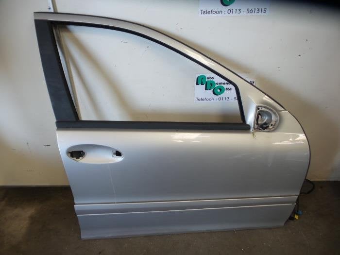 Portière 4portes avant droite d'un Mercedes C-Klasse (C-Kla, Autos : Pièces & Accessoires, Carrosserie & Tôlerie, Porte, Mercedes-Benz