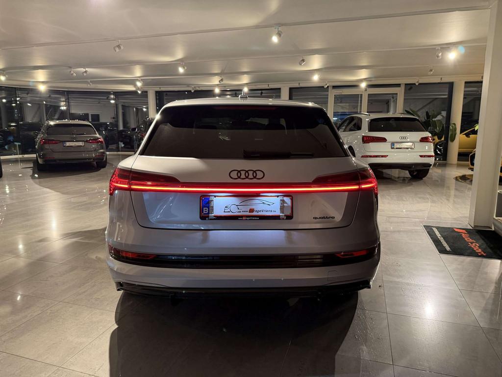 Audi Q8 e-tron SOLD BIJ GARAGE VRIENS YVES BV! (bj 2022), Auto's, Automaat, Gebruikt, Leder, 5 zetels