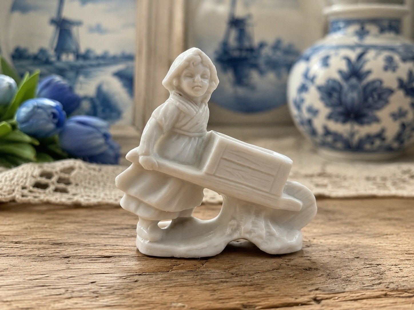 Miniature ancienne en biscuit de porcelaine – Jeune fille à, Enlèvement ou Envoi, Décoration