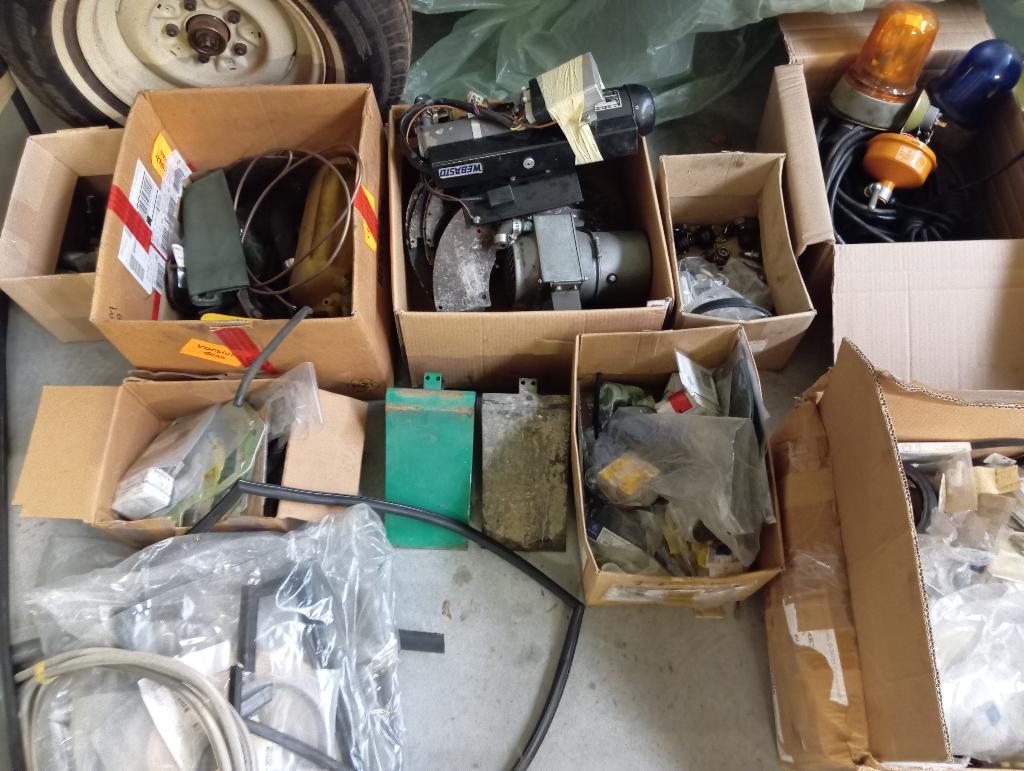 MERCEDES UNIMOG 406 LOT DE PIECES, Enlèvement, Neuf, Mercedes-Benz, Petit matériel