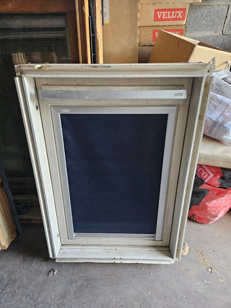 velux 55x78 + raccord + store + option pose, Enlèvement, Utilisé, Bois