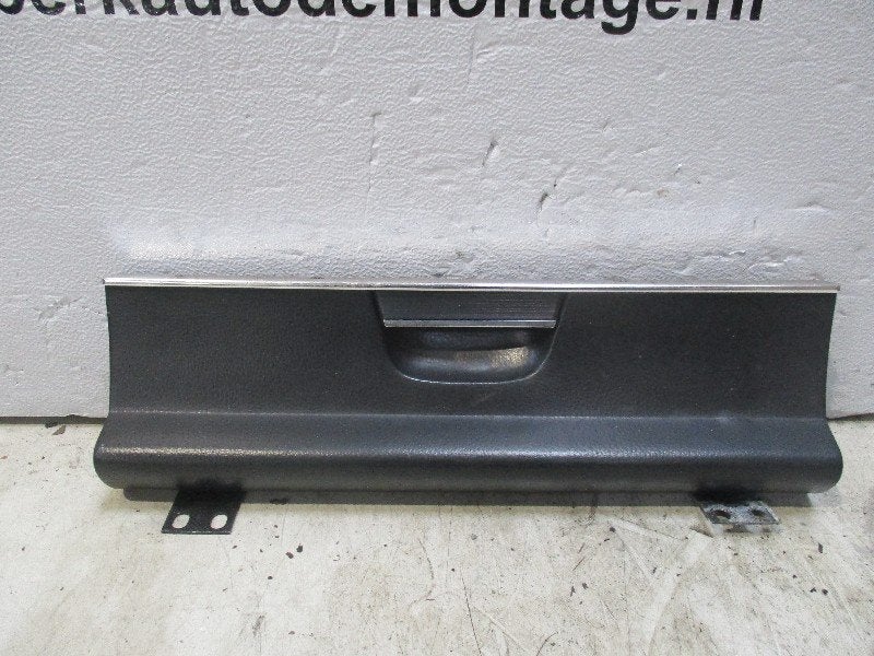 COMPARTIMENT A GANTS Mercedes-Benz / 8 (W115), Mercedes-Benz, Utilisé, Dialog.mb@mercedes-benz.com, Mercedes-Benz AG