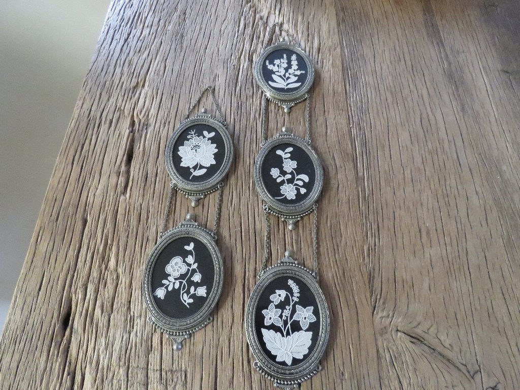 Médaillons en dentelle des années 1950 sous verre, Antiquités & Art, Enlèvement ou Envoi
