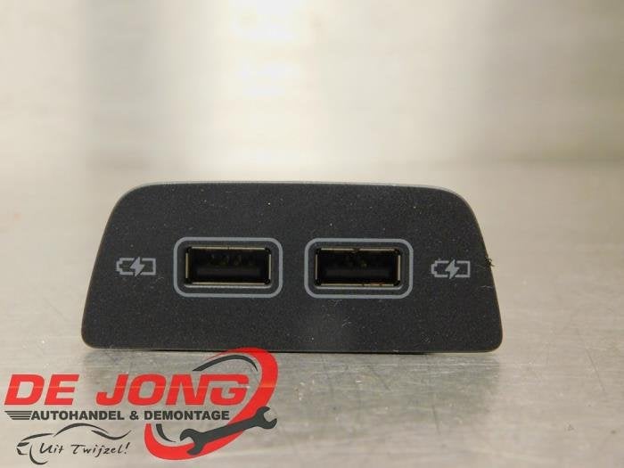 AUX/USB aansluiting van een Volkswagen Polo, Gebruikt, -, Volkswagen, -