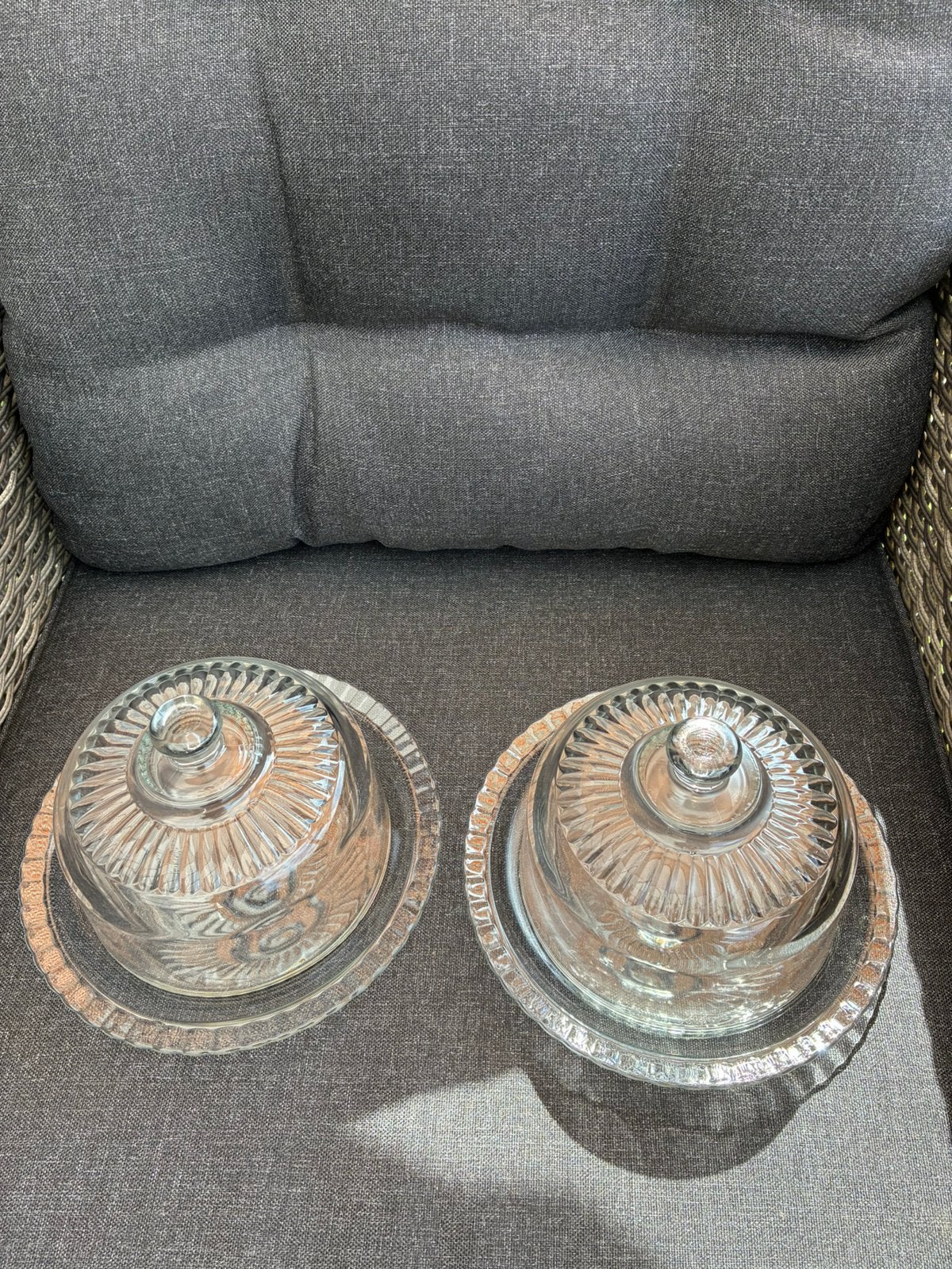 Vintage 2 Arcoroc glazen kaas/taartstolpen., Ophalen, Huis en Inrichting