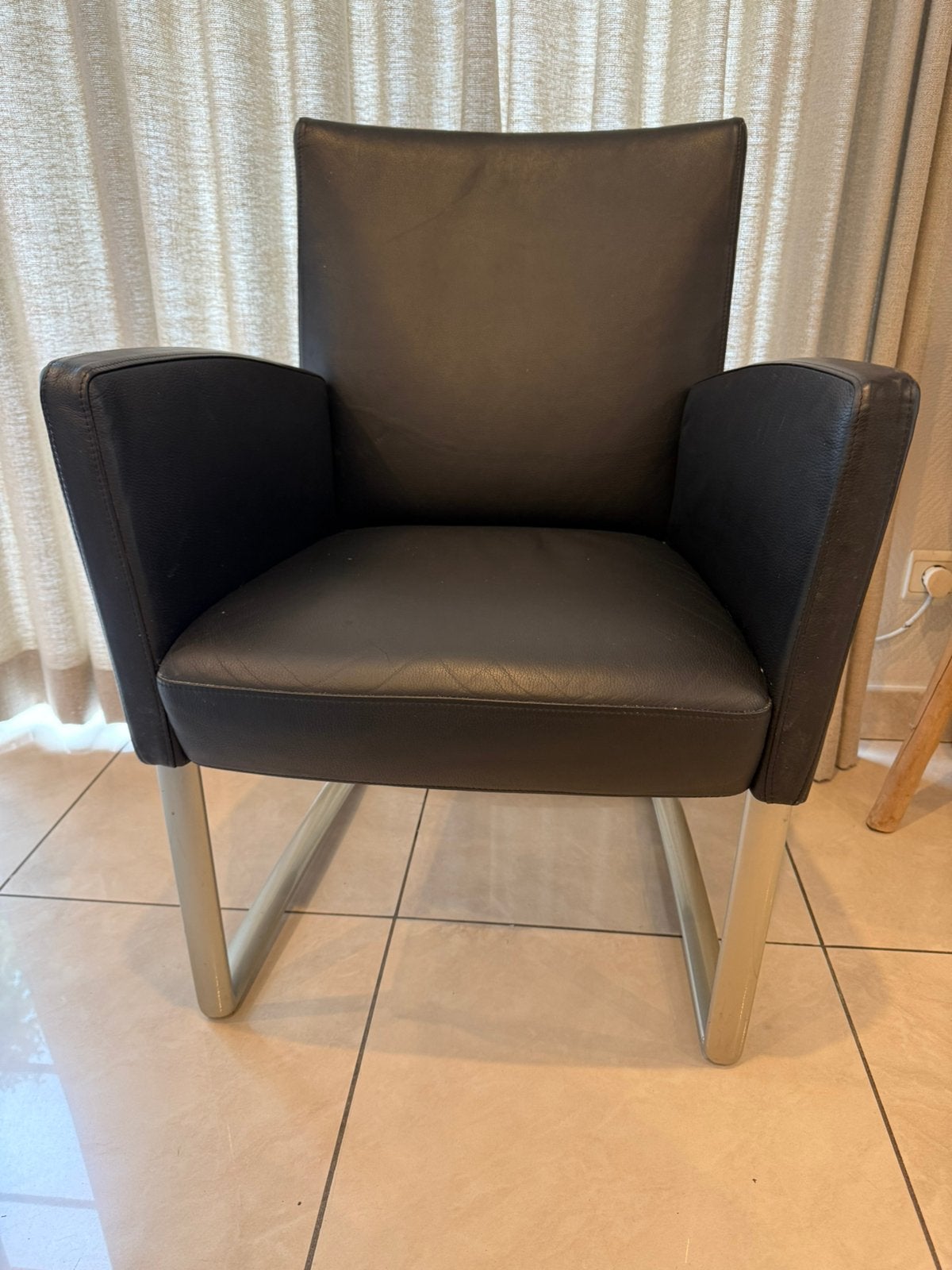 4 lederen stevige stoelen te koop, Huis en Inrichting, Ophalen, Gebruikt, Zwart, Modern