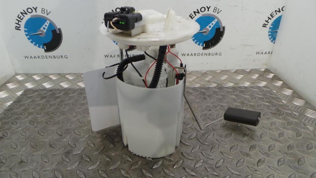 RENAULT TWINGO BRANDSTOF POMP VOOR DE INJECTOR 2015, Auto-onderdelen, Brandstofsystemen, Ophalen of Verzenden, Gebruikt, Stiba lid