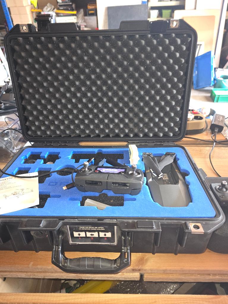 diverse dji drones, Audio, Tv en Foto, Drones, Zo goed als nieuw, Cameradrone, Topkwaliteit, DJI, 250 tot 900 gram, 30 tot 45 minuten