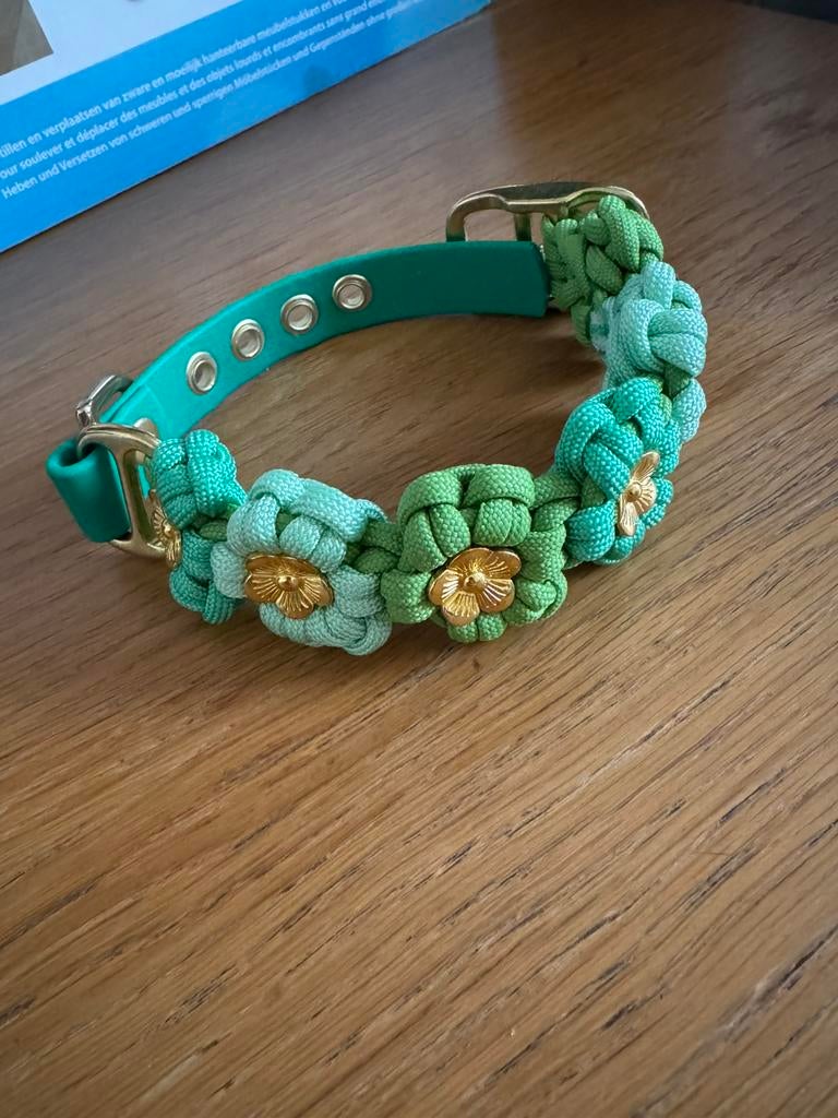 Halsketting met bloemen voor honden, Dieren en Toebehoren, Ophalen of Verzenden, Handgemaakt, Nieuw