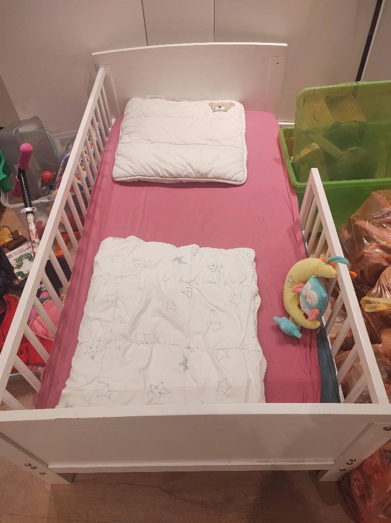 peuterbed incl. matras, kussen, donsdeken en beddengoed, Huis en Inrichting, Ophalen, Gebruikt, Eenpersoons, Wit