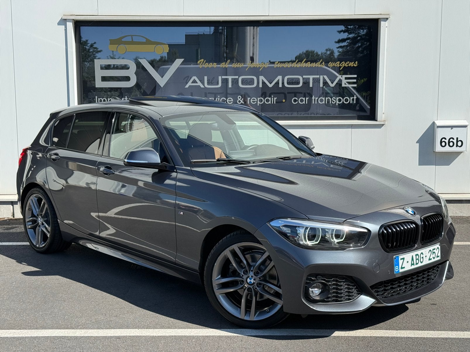BMW 120i Automaat - PANO - HiFi - Navi Pro, Autos, BMW, Cuir, Argent ou Gris, Achat, Entreprise