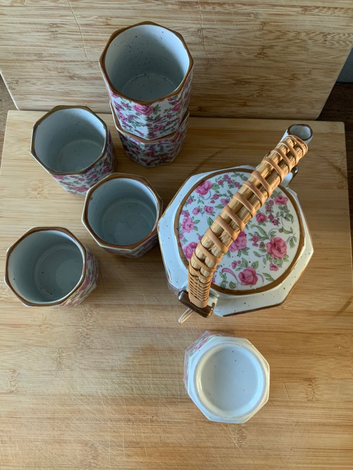 Theepot en 6 kopjes met bloemmotief, Huis en Inrichting, Overige merken, Nieuw, Ophalen of Verzenden, Porselein