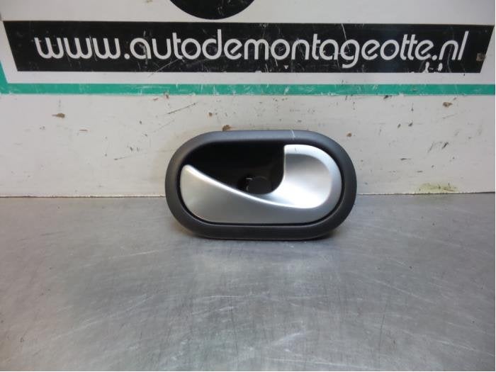 Poignée portière 4portes avant droite d'un Renault Clio (C, Renault, -, 3 mois de garantie, Utilisé