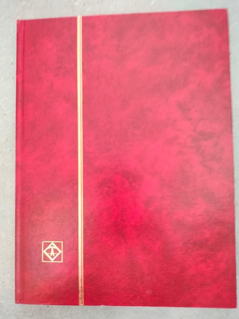 Rood postzegelalbum Leuchtturm - 16 witte pagina's (leeg), Postzegels en Munten, Verzenden, Verzamelalbum