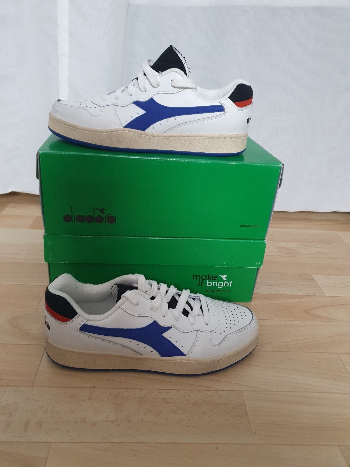 Diadora maat 42 nieuw in doos, Neuf, Enlèvement ou Envoi, Blanc, Diadora