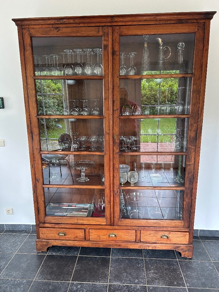 Kast, Maison & Meubles, Armoires | Vitrines, Teck, Tekhout, Avec tablette(s), Comme neuf