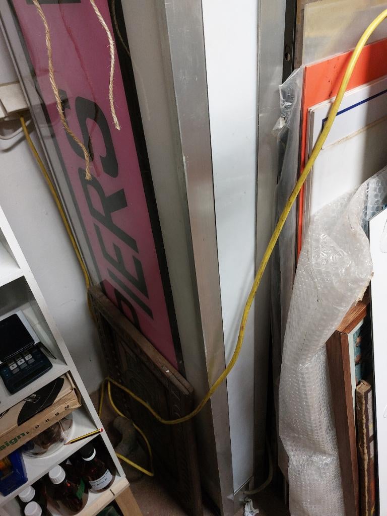 Enseigne lumineuse papiers peints, Enlèvement, Utilisé, Panneau publicitaire