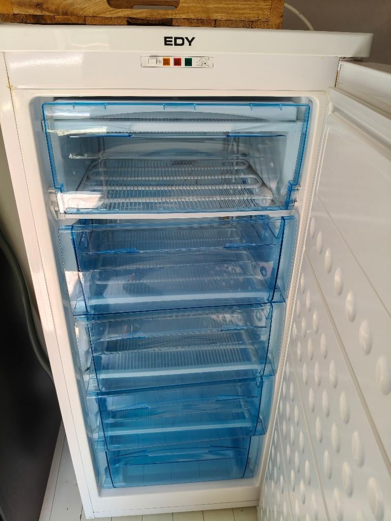 Diepvries, Elektronische apparatuur, Vriezers en Diepvrieskisten, 160 cm of meer, Zo goed als nieuw, Energieklasse A of zuiniger