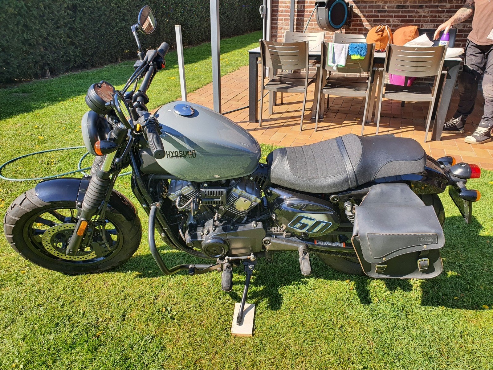 Hyosung Aquila GV125 Bobber 2021, 2 cilinders, Occasion, Chopper, Particulier