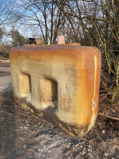 Mazouttank Roth kunsstof 2000L met 350L aanwezig, Doe-het-zelf en Bouw, Verwarming en Radiatoren, Ophalen, Gebruikt