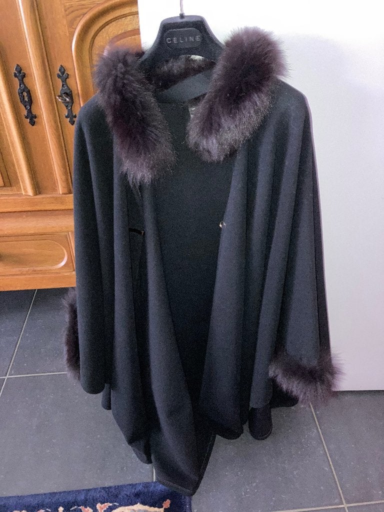 Jas/ Cape, Zwart, Maat 42/44 (L), Zo goed als nieuw, Ophalen