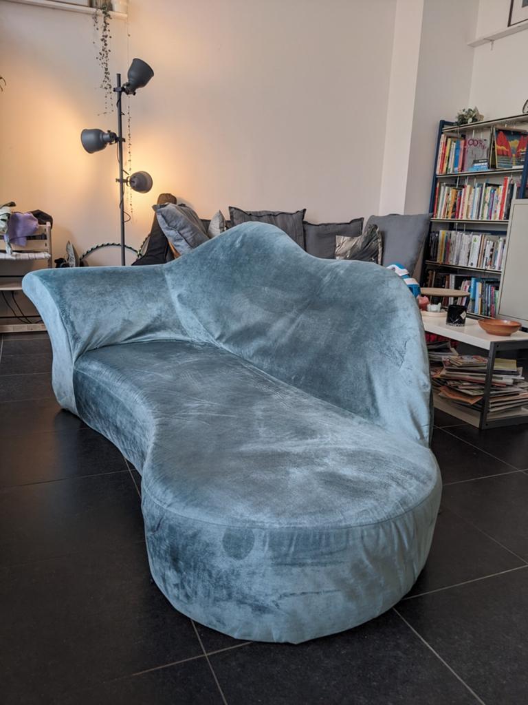 Stijlvolle chaise longue in eucalyptusgroen velours, Huis en Inrichting, Zetels | Zetels en Chaises Longues, Ophalen