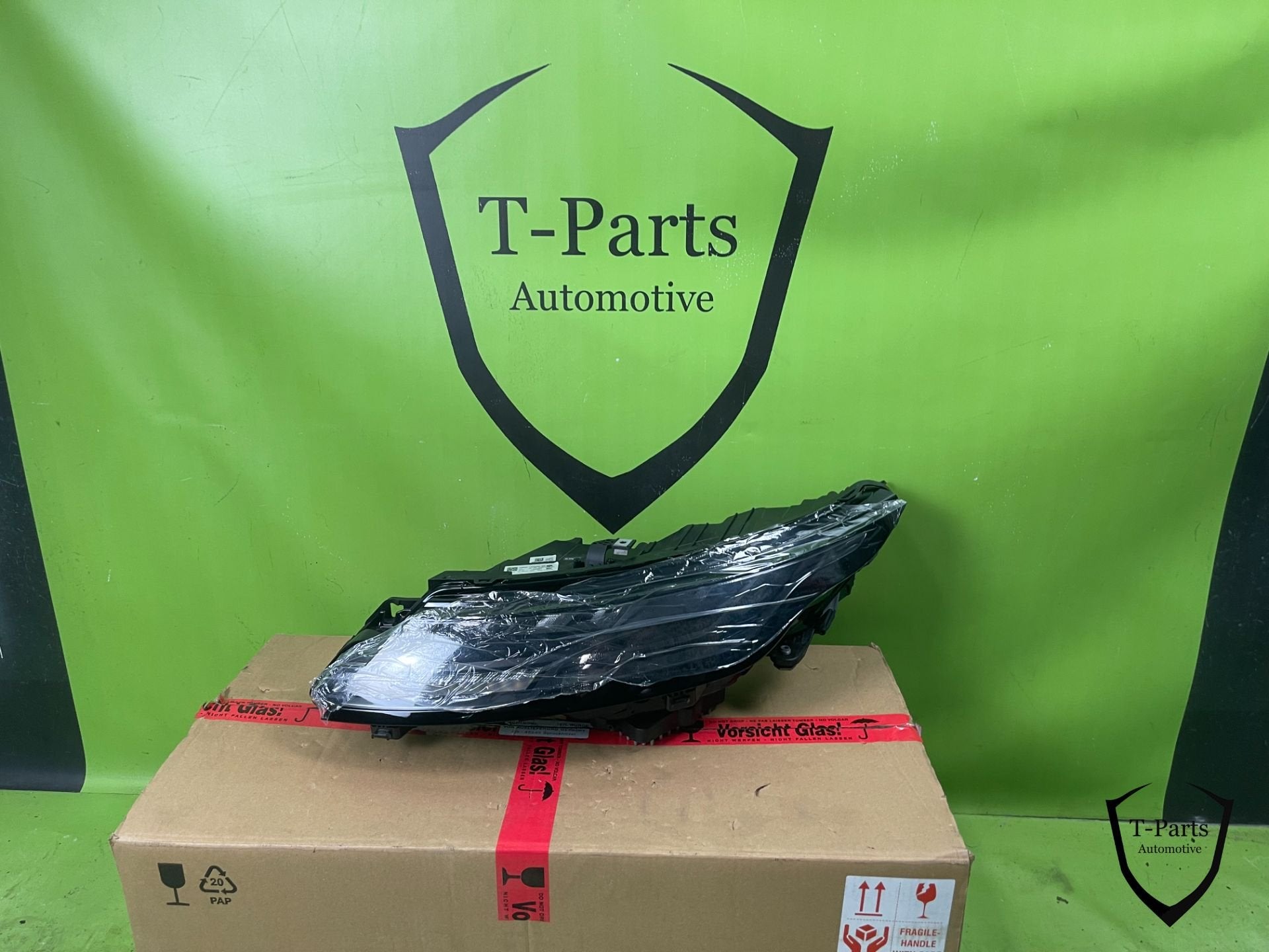 land rover RANGE ROVER EVOQUE koplamp links R8D213W030BB, Info@fabrikant.eu, Fabrikantstraat 1
1000 AA  Amsterdam, NL, Nieuw, Fabrikant BV