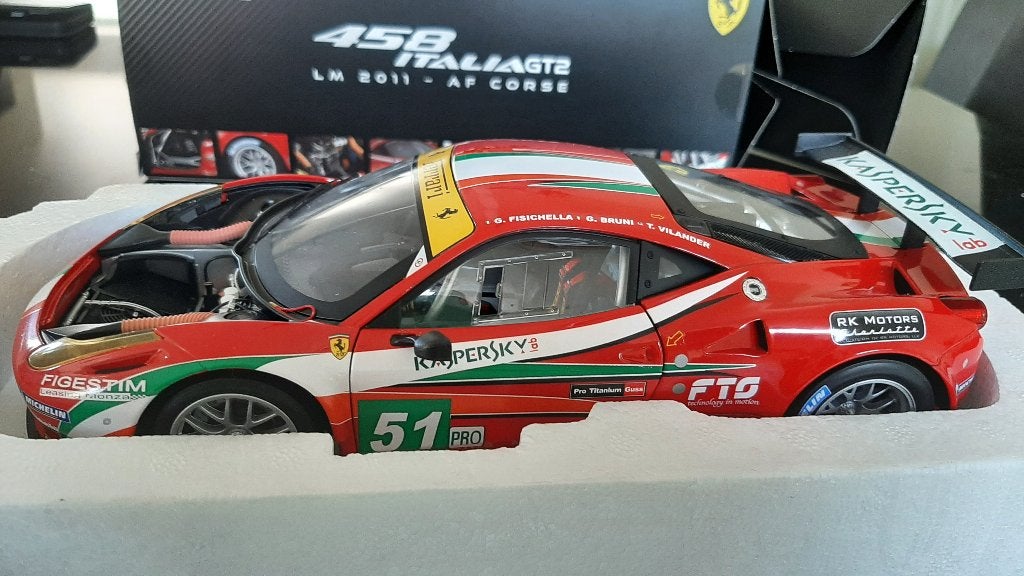 HotWheels Elite Ferrari 458Italia GT2 AFCorse 1:18, Hobby & Loisirs créatifs, Voitures miniatures | 1:18, Enlèvement ou Envoi