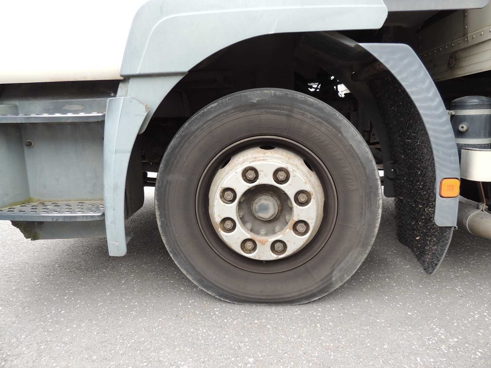 HOMME - 2001 - 12.220 BOÎTE - Camion, Autos, Euro 2, Achat, Entreprise, Autres carburants