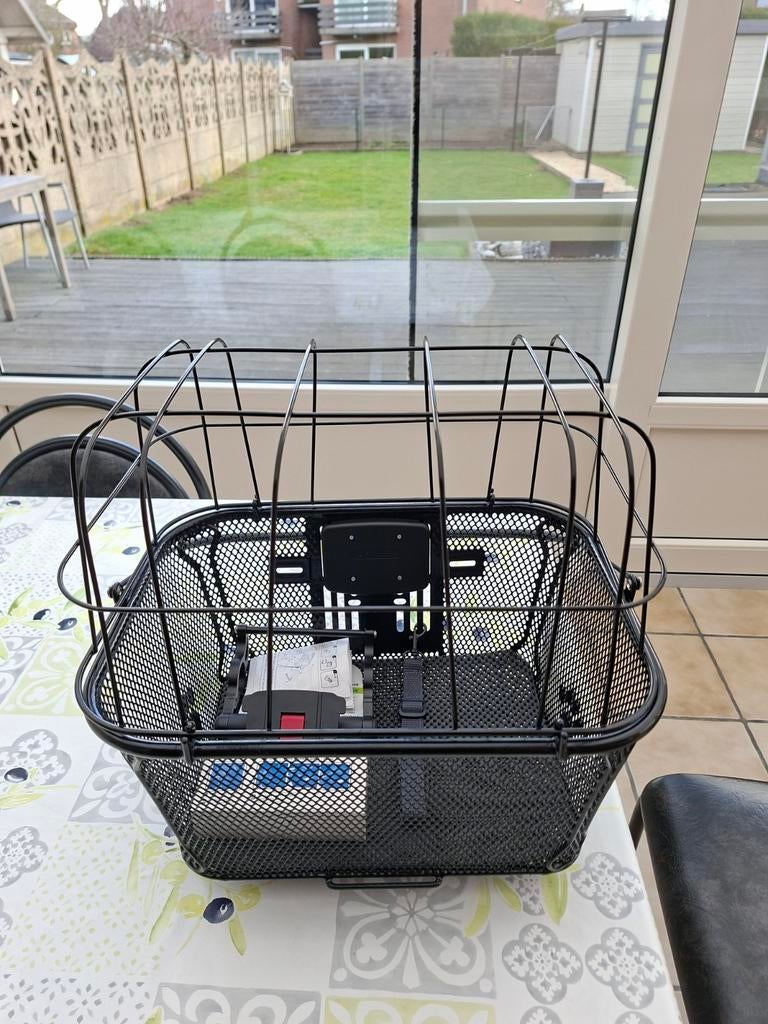 Mand voor hondje of boodschappen., Ophalen
