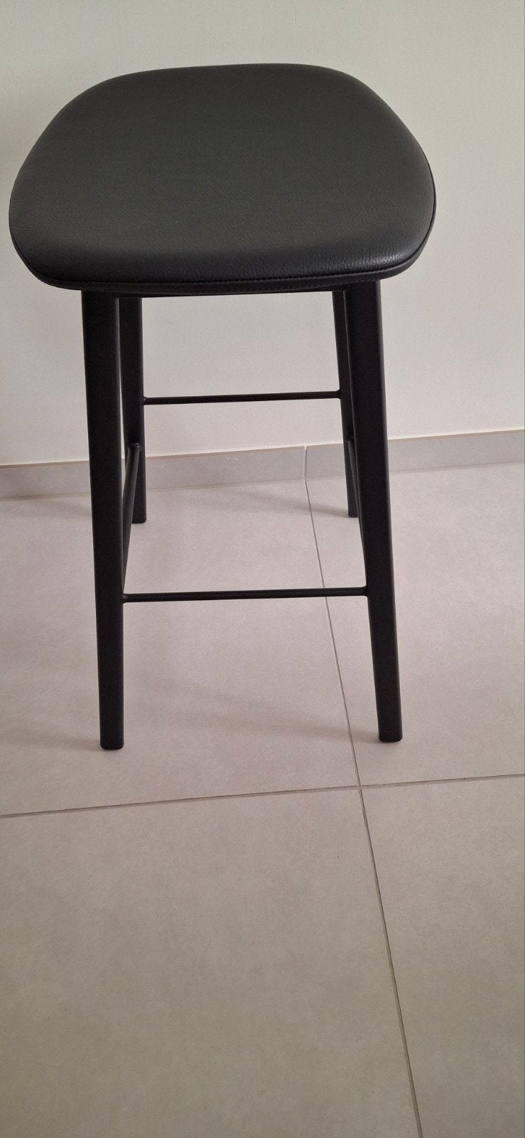 barstoel Bar Ami, zwart leder, Huis en Inrichting, Barkrukken, Ophalen, Met voetsteun, 60 tot 90 cm, Nieuw
