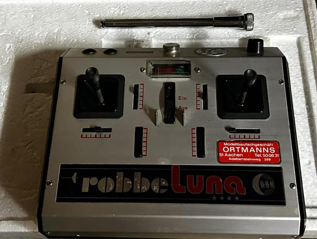 Télécommande Robbe Luna pour modélisme d'avions, Envoi, Comme neuf