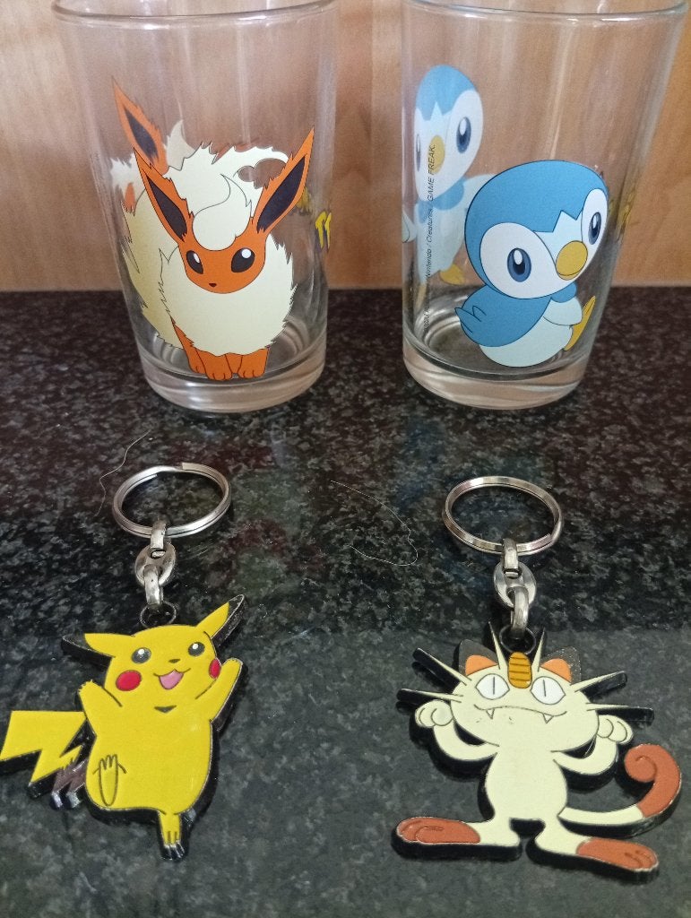 2 verres + 2 porte-clefs métalliques Pokemon., Envoi, Neuf, Autres types