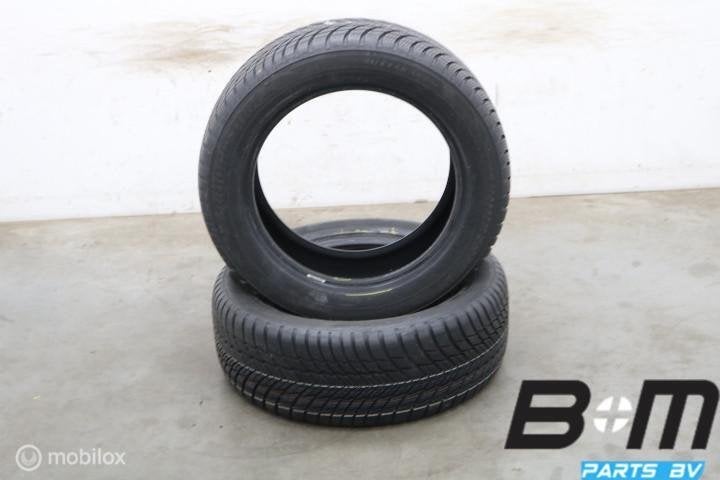 2 x 2355518 100H Bridgestone Blizzak LM001 235 55 18, Auto-onderdelen, Banden en Velgen, 18 inch, Gebruikt, Winterbanden, 235 mm