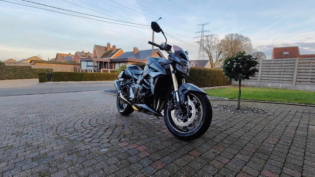 Suzuki GSR 750 FREEGUN EDITION, Motos, Enlèvement, Utilisé