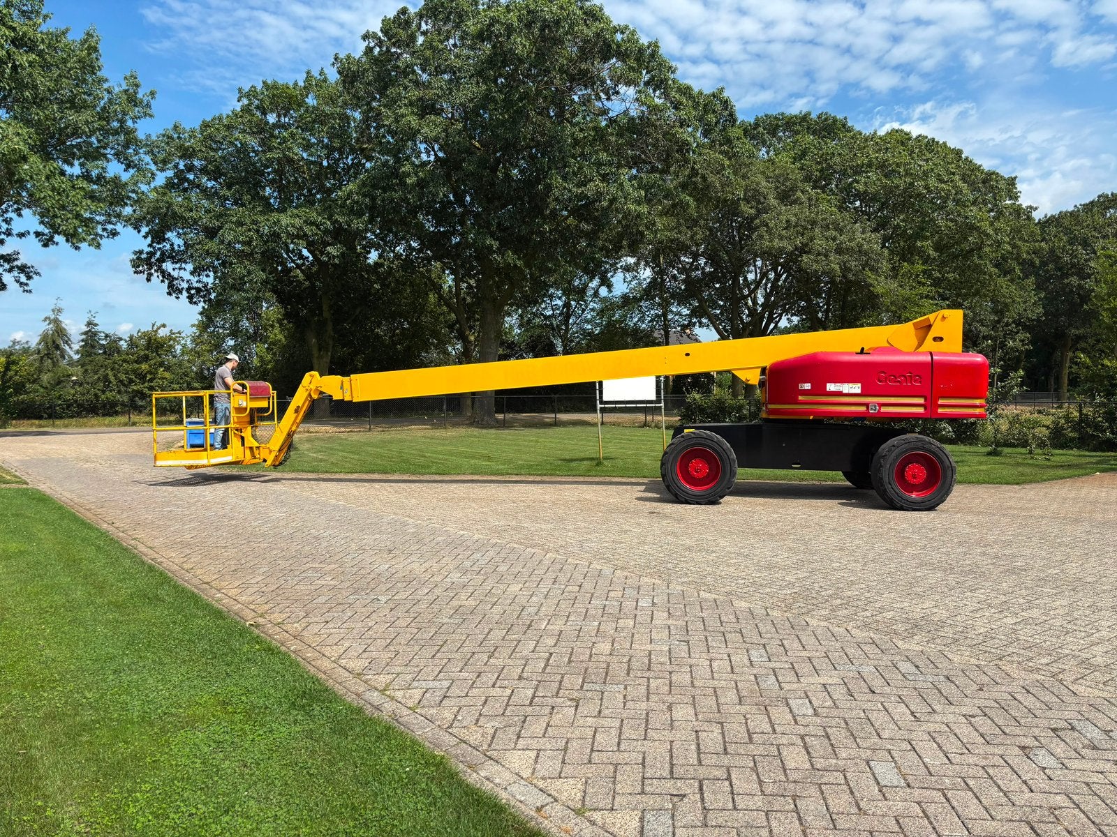 Genie s85 telescoophoogwerker 28 meter, Ophalen