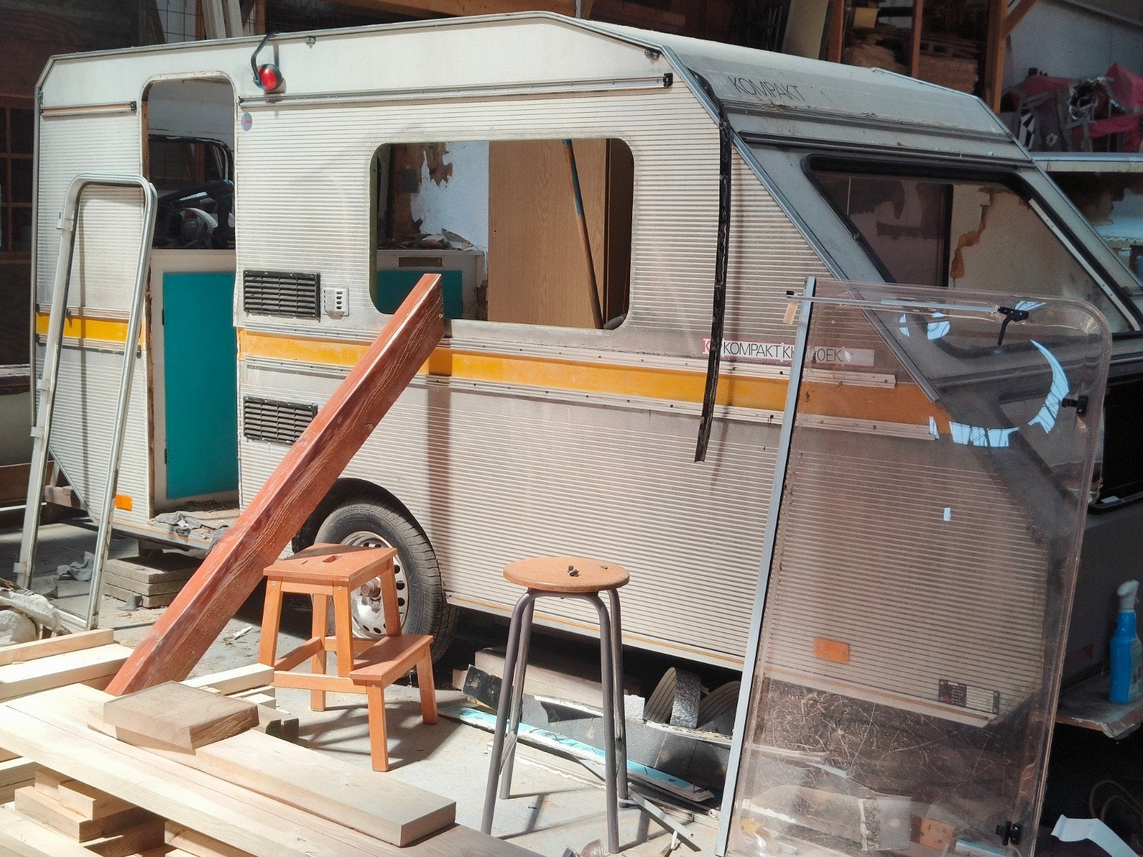 CARAVAN METAAL GRATIS OPHALEN MOET WEG, Ophalen
