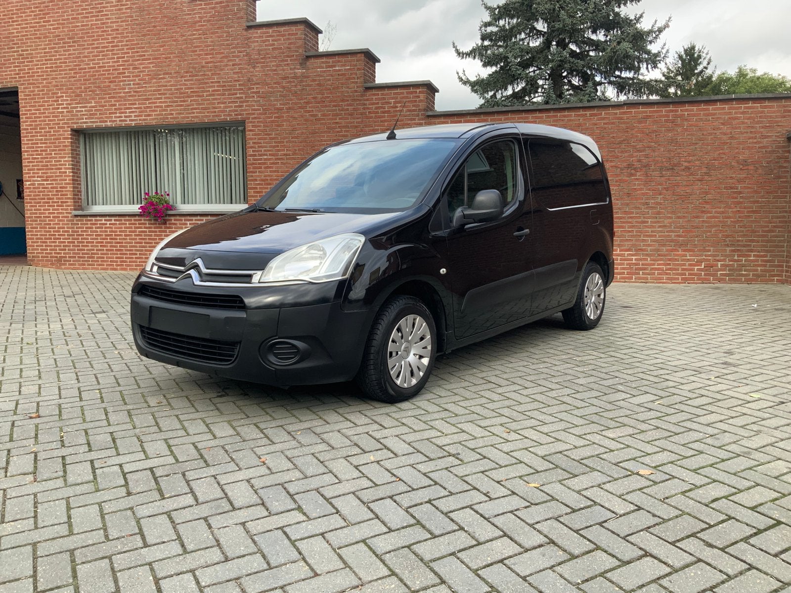 Citroën Berlingo 1.6 Hdi - Navigatie, Airco, Parkeersensoren, Voorwielaandrijving, Euro 5, Stof, Citroën