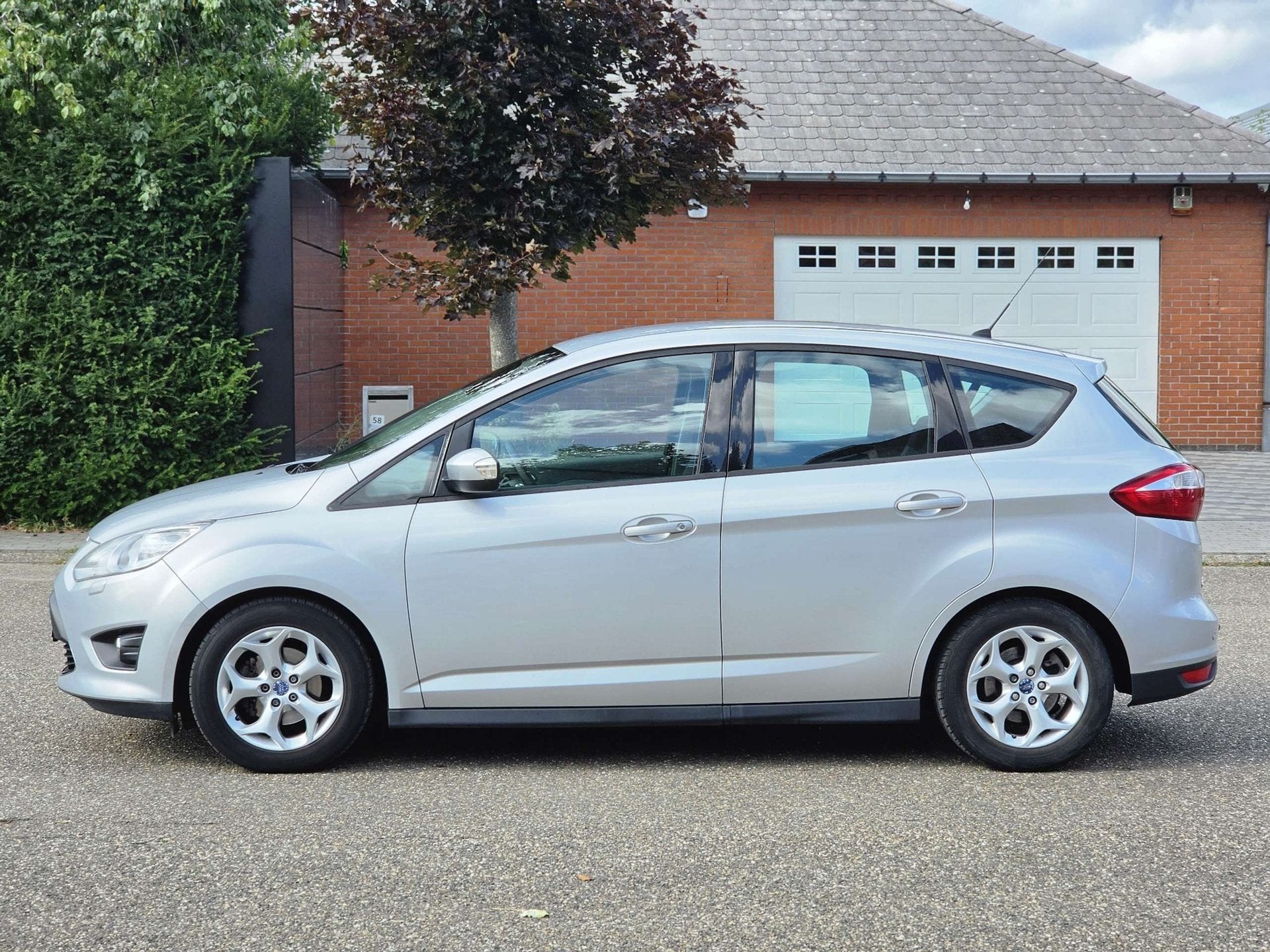 Ford C-Max 1.6 TDCi ENTRETENU CHEZ FORD / 2E PROPRIÉTAIRE, Autos, Achat, Entreprise, Boîte manuelle, Entretenue par le concessionnaire