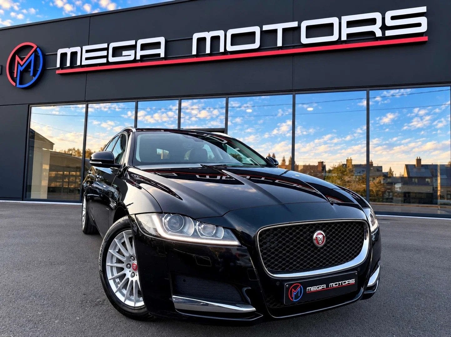 Jaguar XF 2.0d 163CV AUTO+F1 CUiR NAVi CARPLAY CAMERA, Autos, Cuir, Achat, Entreprise, Noir