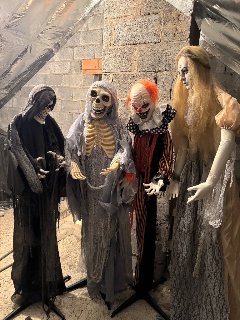 4 grote bewegende Halloweenpoppen met geluid + decoratie, Ophalen, Zo goed als nieuw