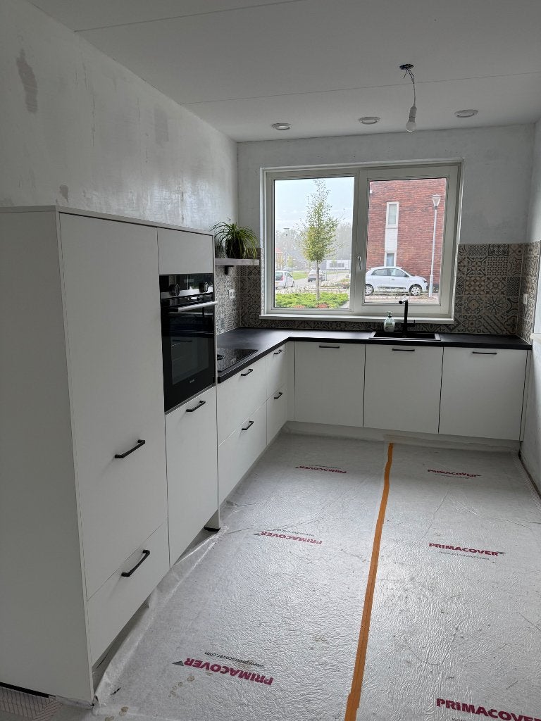 Mooie, kwalitatieve keuken - 4 jaar oud - zeer goede staat, Huis en Inrichting, Ophalen, Zo goed als nieuw, Grijs, Hoekkeuken